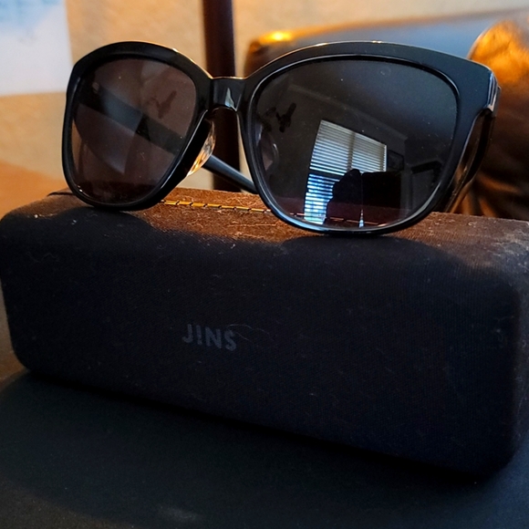 J!ns Jins Cateye sunglasses - Picture 1 of 5